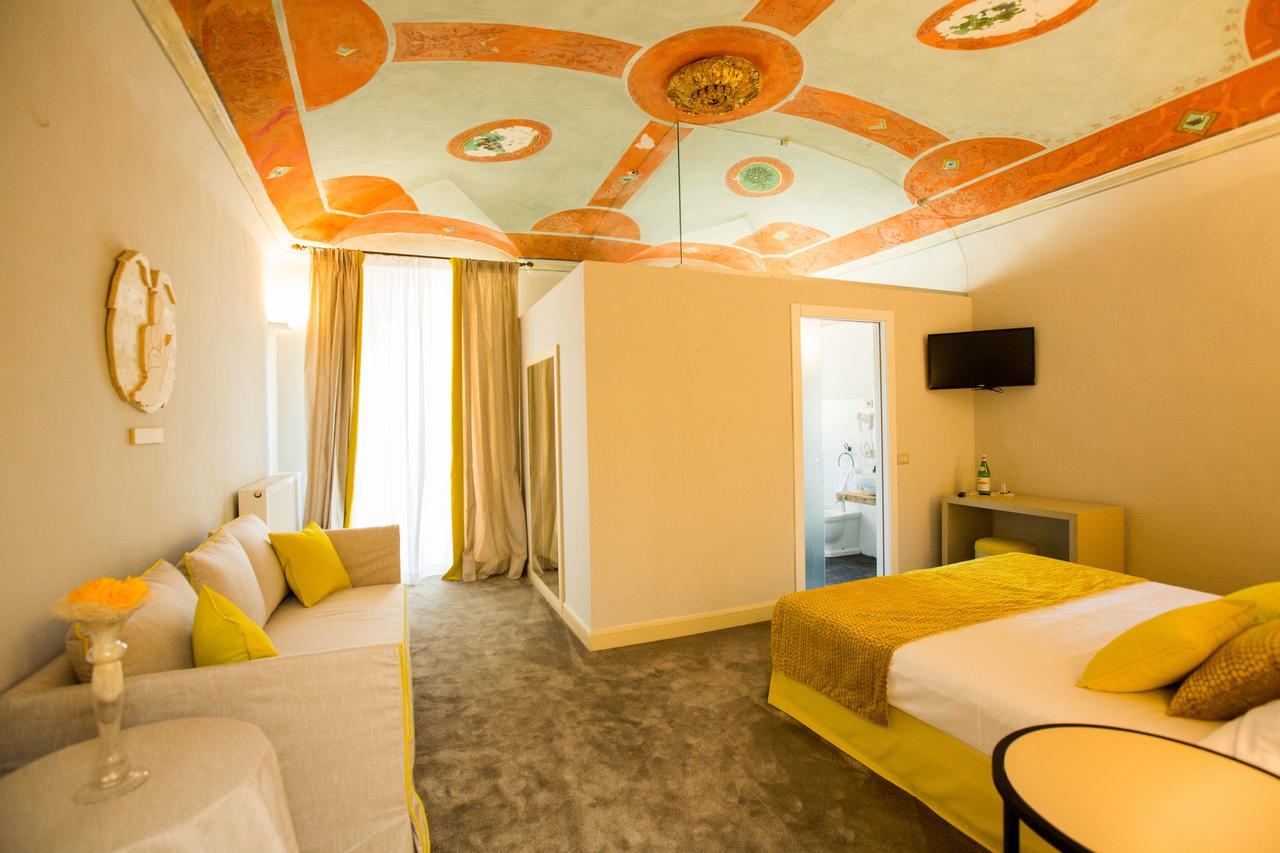 Palazzo Franceschini Hotel Cascia Exterior photo